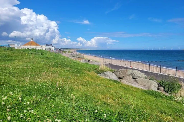 Działki nad morzem pod wynajem krótkoterminowy – na co zwracają uwagę inwestorzy