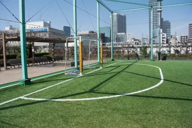 Jak działają piłkochwyty i dlaczego są niezbędne na nowoczesnych obiektach sportowych?