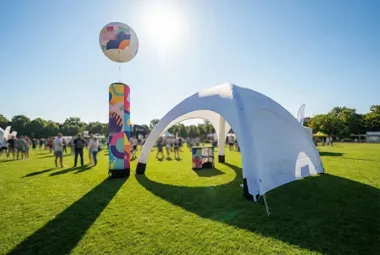 Obraz do artykułu: Eventy plenerowe w Opolu - jak stworzyć prestiżowe stoisko marki w przestrzeni miejskiej?