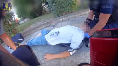 Błyskawiczna reakcja policjantów SPPP Opole uratowała życie kobiety - nagranie z kamery nasobnej - Aktualności Policja Opolska