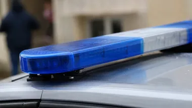 Po pomoc przyjechali policjanci. 32-latek odpowiedział groźbami i narkotykami