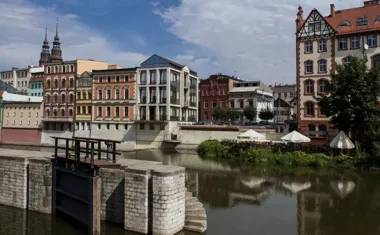 Młodzież i pracodawcy na targach EDU Opole – powiat przedstawił ofertę swoich szkół