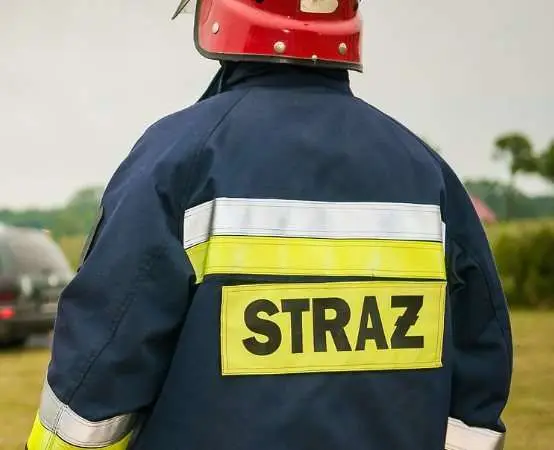 Cysterna z eterem dimetylowym przewróciła się w Kuniowie. Akcja służb