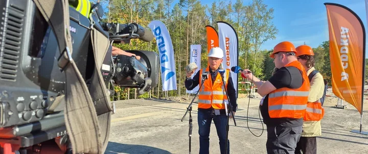 DK45 między Zawadą i Jełową z nową nawierzchnią. Powstają wiadukty