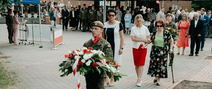 Film, wspomnienia i syreny. Opolanie oddali hołd Powstańcom