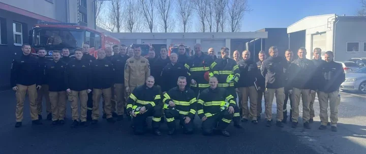 Czeskie taktyki w Opolu - strażacy ćwiczyli przy pojazdach elektrycznych