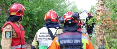 W opuszczonym zakładzie w Prudniku przećwiczono katastrofę budowlaną
