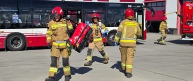 Autobus uderzył w drzewo. Strażacy z Opola ćwiczyli masową akcję ratunkową