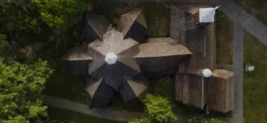 Drewniane kościoły Opolszczyzny – trasa, która pachnie lasem i historią