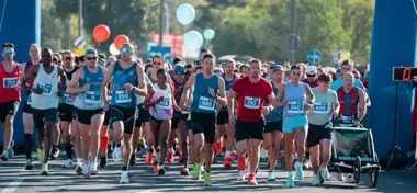 Rynek na trasie półmaratonu. W Opolu pobiegnie około 1400 osób