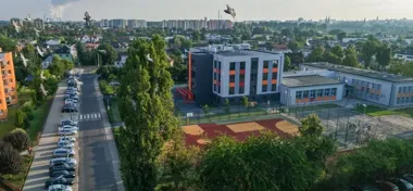 Cztery piętra i 16 sal. Szkoła Podstawowa nr 10 gotowa na uczniów