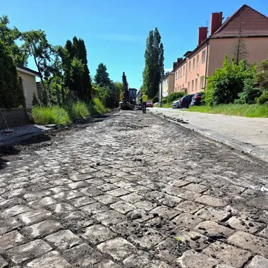Na Nowowiejskiego ruszył remont. Kierowcy omijają fragment przy placu Różyckiego