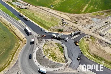 Na DK46 wchodzi ciężki asfalt. Kolejny etap jest już blisko finiszu