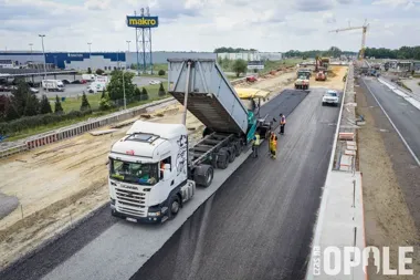 Asfaltowy finisz przy Makro nabiera tempa na północnej obwodnicy