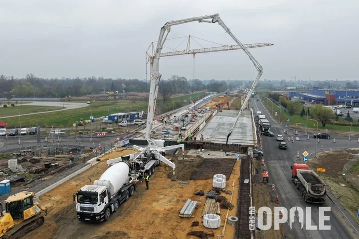 Węzeł przy Makro wchodzi w nowy etap po betonowaniu drugiej nitki wiaduktu