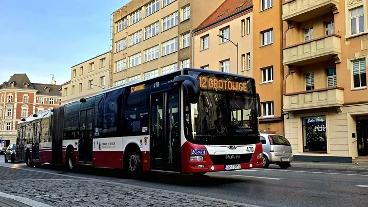 Zmiany tras autobusów z powodu biegu Tropem Wilczym – objazd dla linii 8, 12 i 14