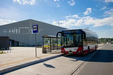 Na mecz Odry dojadą dodatkowe autobusy. Niedziela handlowa wzmacnia kursy