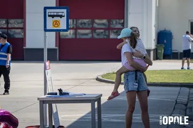 Sto lat komunikacji miejskiej świętowano przy torcie i sportowej rywalizacji
