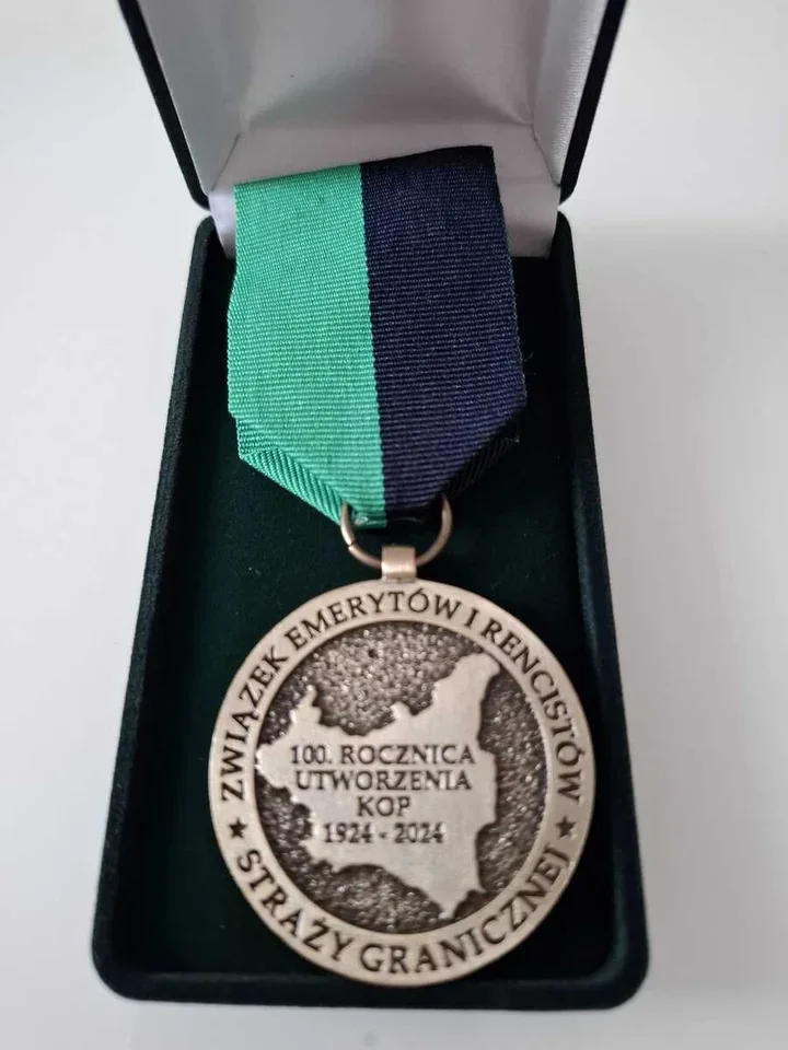 Komendant z Kietrza dostał medal za pracę, która łączy służby