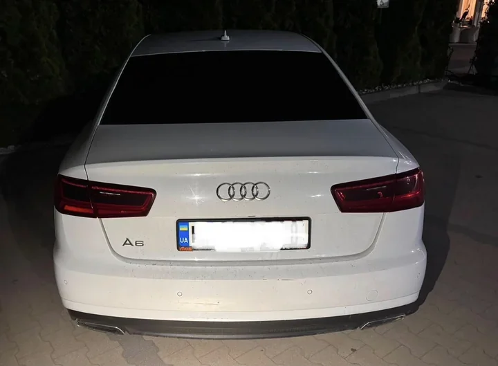 Po alkoholu wróciła skradzionym audi - policja czekała przy restauracji