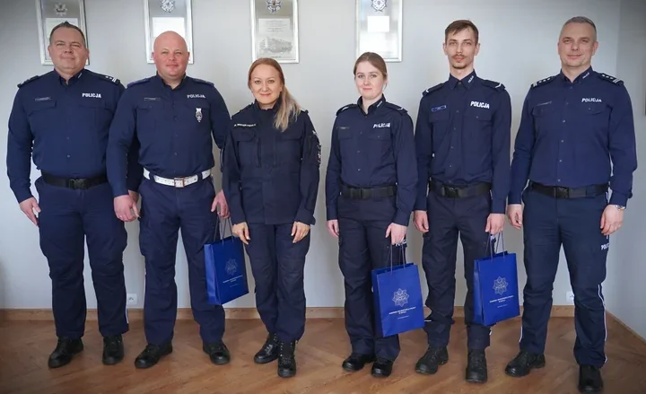 Bohaterski odruch na lodzie i dachu - opolscy policjanci nagrodzeni