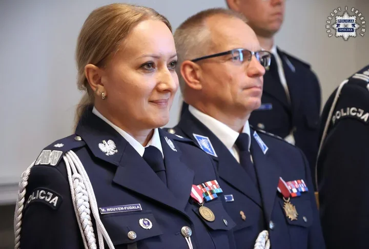 13 nowych policjantów zasili garnizon opolski. Nie tylko ślubowali