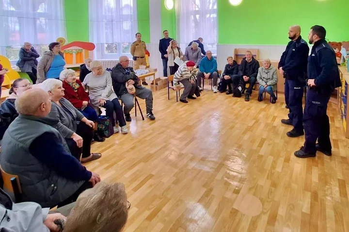 Seniorzy z Olszanki usłyszeli ostrzeżenie, które może ocalić oszczędności