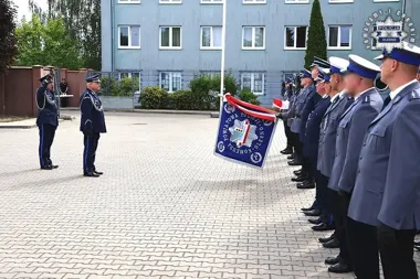 34 awanse w Oleśnie. Policjanci świętowali dwa ważne jubileusze