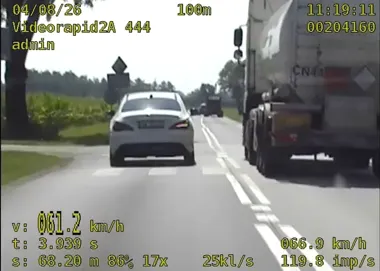 35 punktów karnych w kilka sekund. Brawurowy manewr 48-latki trafi do sądu