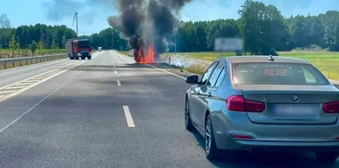 Policjanci zatrzymali płonącego citroena na DK45. W środku było dwoje seniorów