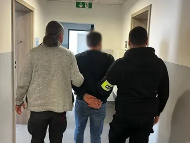 Opole - 33-latek zatrzymany po zarzutach o przemoc wobec dzieci i psa