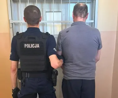 Trzech znajomych zostawiło nieprzytomnego kolegę na klatce - 34-latek w areszcie