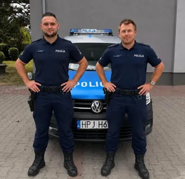 Dzielnicowi weszli w dym w Głuchołazach - wynieśli 37-latka z mieszkania