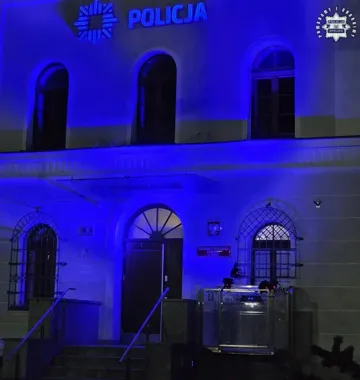 Niebieskie światło w Opolu - hołd poległym policjantom z międzynarodową kampanią