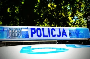 Niemowlę płakało w zamkniętym aucie. Matka poszła do apteki