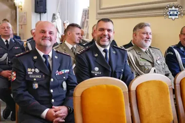 Awanse i odznaczenia w Nysie. 50 policjantów otrzymało wyższe stopnie