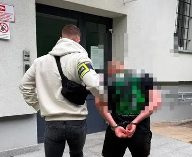 28-latek skakał po cudzym aucie - nagranie szybko go zdradziło