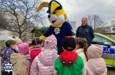 Policjanci z Brzegu rozbroili strach najmłodszych - uczą bezpieczeństwa na ulicach