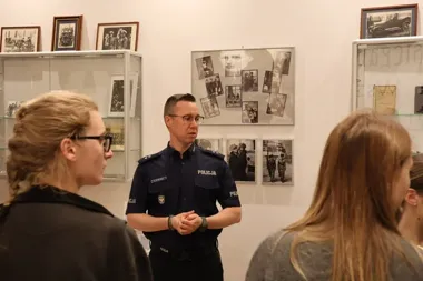 Studenci weszli do opolskich komend i zobaczyli policyjne zaplecze