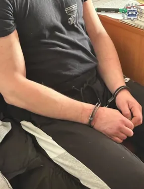 Nocne pukanie udawało sąsiada - sprawcy pobili i ukradli laptopa i rower