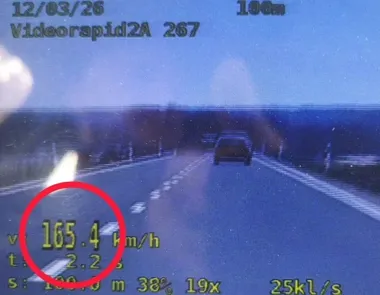 Obwodnica Ujazdu - 165 km/h i 141 km/h; dwaj kierowcy stracili prawa jazdy