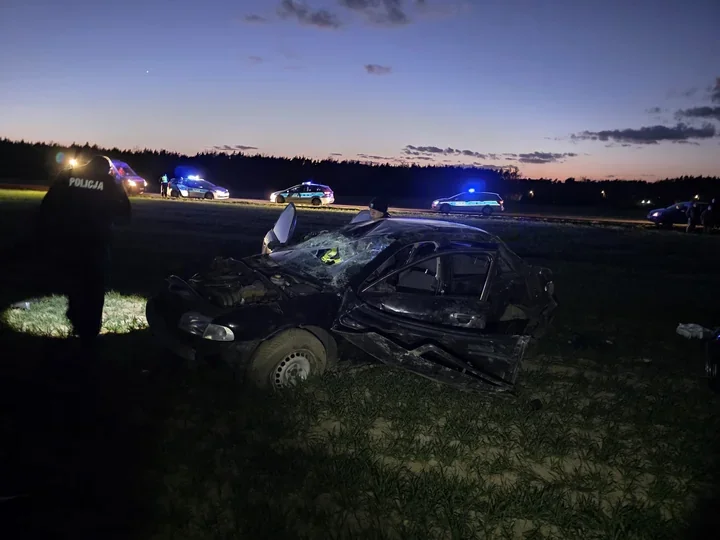 Audi wypadło z drogi po pościgu - kierowca miał promil i dożywotni zakaz