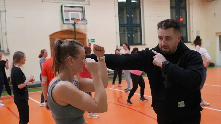 Jubileuszowa samoobrona w Opolu - policja uczy szybkiej reakcji