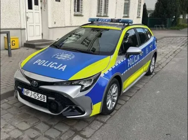 Wyprzedzał przed przejściem przy szkole. Policja ustaliła kierowcę