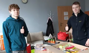 Dzieci, uczniowie i seniorzy połączyli siły w cichej lekcji empatii