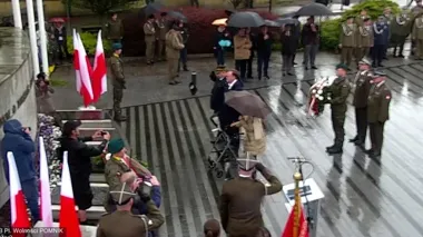 Straż Miejska w Opolu na obchodach Monte Cassino - ważny gest przy pomniku